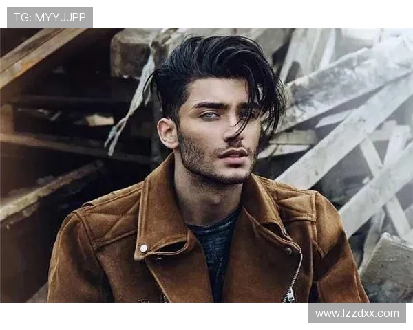 足球明星帅哥纹身艺术展现个性魅力与运动精神的完美结合