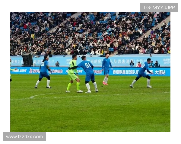 当足球巨星与篮球传奇相遇在同一场地的精彩瞬间与友谊故事