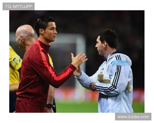 足球巨星巅峰对决谁能称王解析传奇球员之间的精彩较量与历史对抗 足球巨星巅峰对决谁能称王解析传奇球员之间的精彩较量与历史对抗