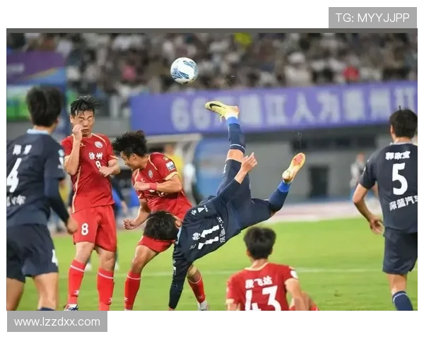 足球明星获奖盛典精彩瞬间回顾与幕后花絮分享 足球明星获奖盛典精彩瞬间回顾与幕后花絮分享